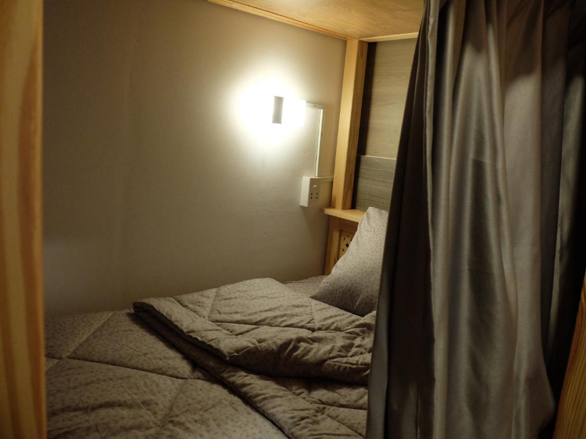 Хостел Half Coffee N Dorm Хошимин Экстерьер фото